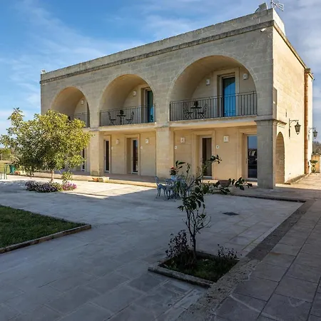 Relais Borgo Segine * ميليندونيو